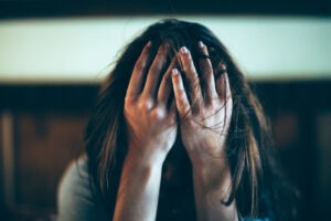 Oración para olvidar a un amor: Encuentra la paz espiritual