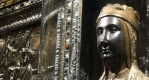 Oración a la Virgen de Montserrat: Fe y Devoción Católica